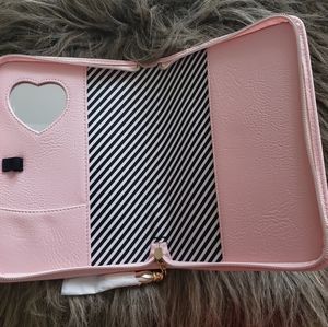 Too Faced Makeup - Too faced organizer and travel case Too Faced Makeup - Too faced organizer and travel case